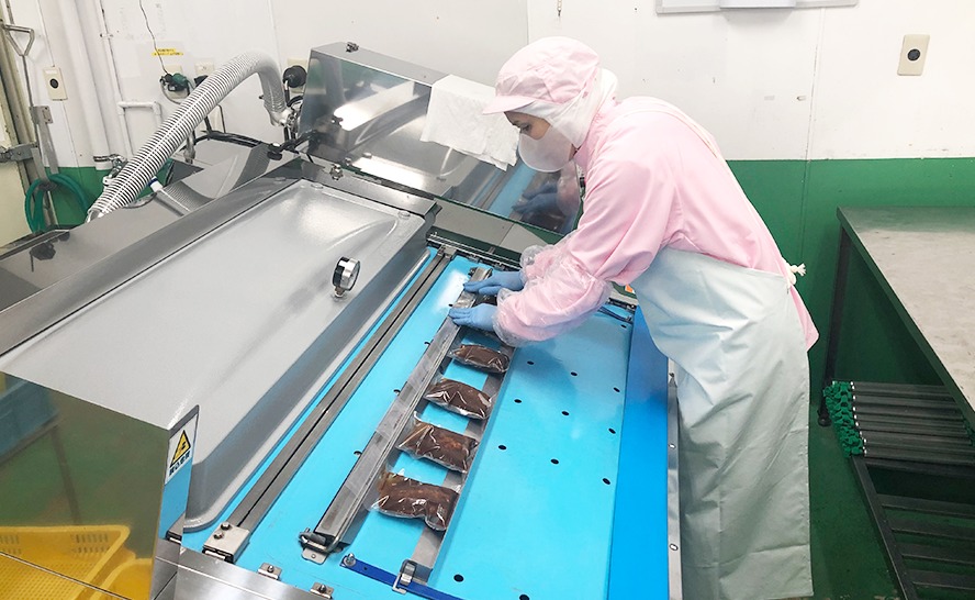 お客様の企画や処方・レシピに沿った「OEM生産」